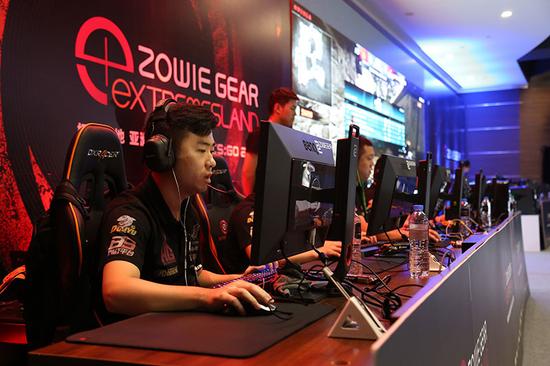 他就展现出 他就展现出