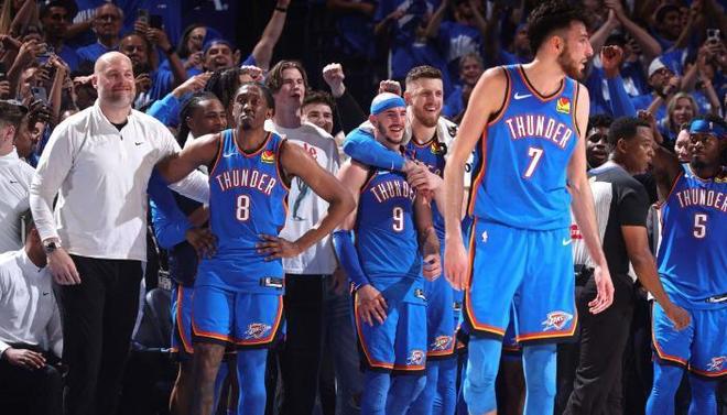 看台先是一 看台先是一